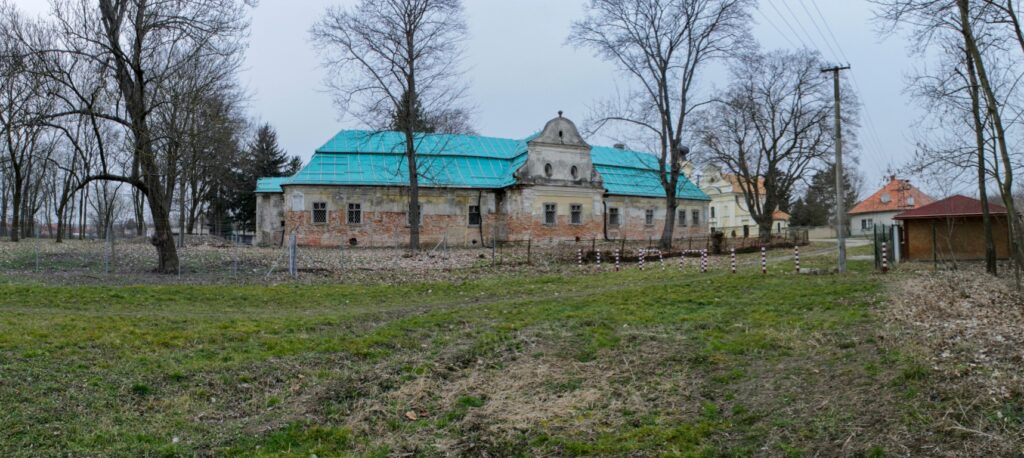 Za mlynom. Nová strecha na kaštiely. (r.2021/Canonsp.)