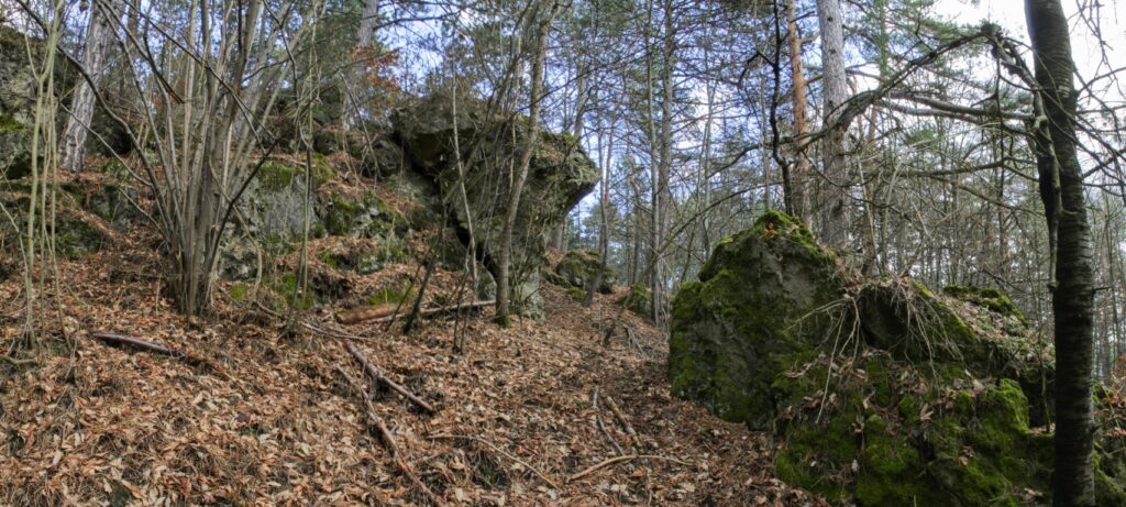 Levasovský štál. Skaly. (r.2021/Canonsp.)