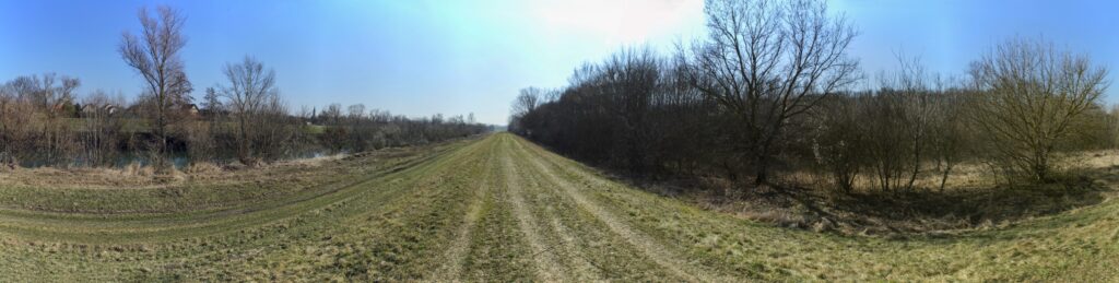 Bažantica. Zdanlivo nekonečná rovina. (r.2021/Canonsp.)