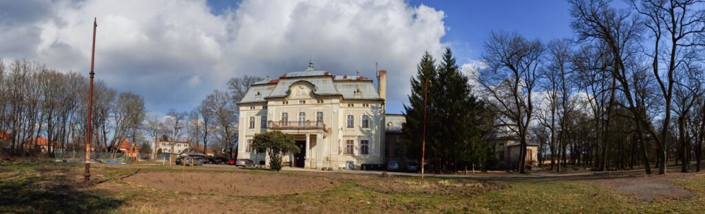 Park Žitavce. Kaštiel v Žitavciach. (r.2021/Canonsp.)