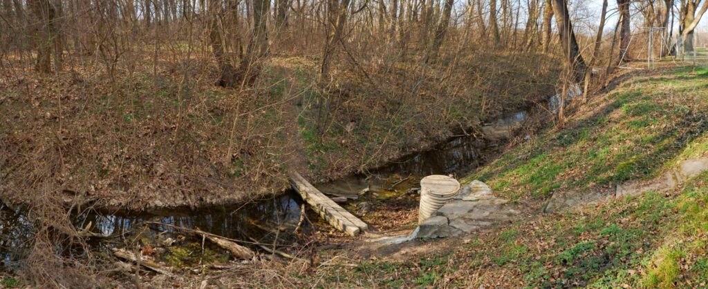 Park Žitavce. Martinovsko-maniansky kanál. (r.2021/Canonsp.)