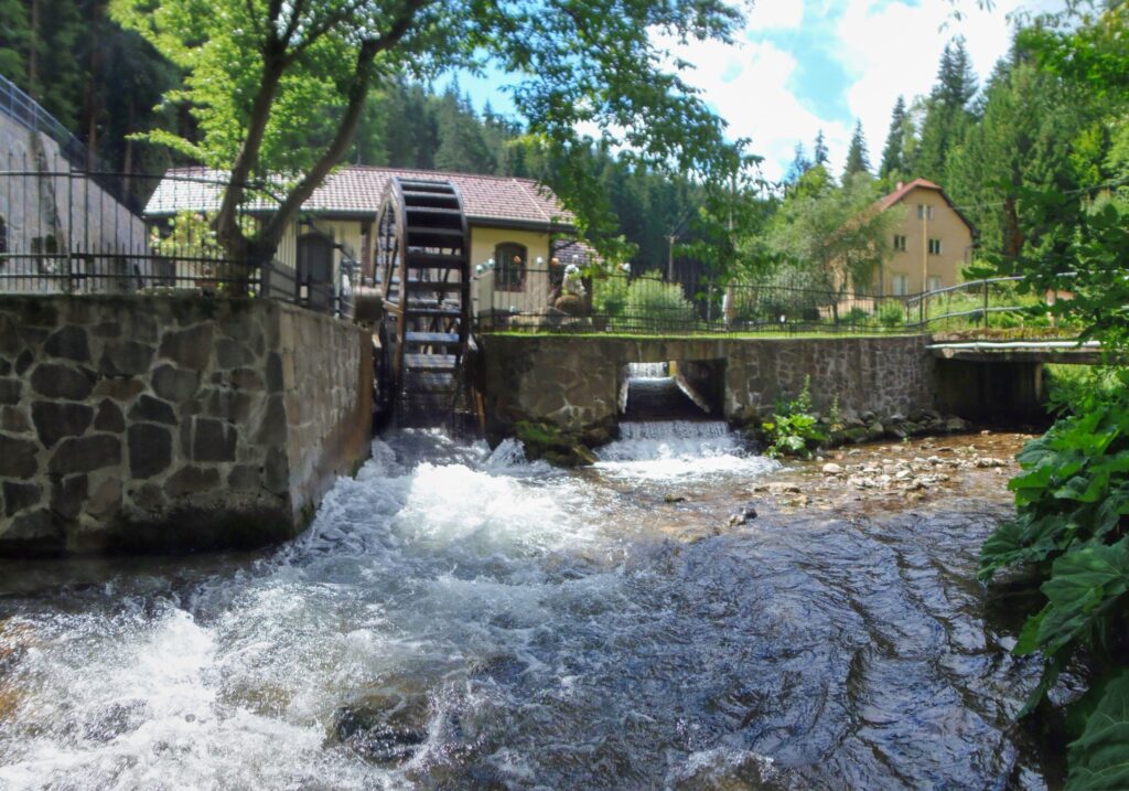Bystrica. Uhliská. Mlyn na sútoku s Cenovom. (r.2021/OlympusSP810UZ)