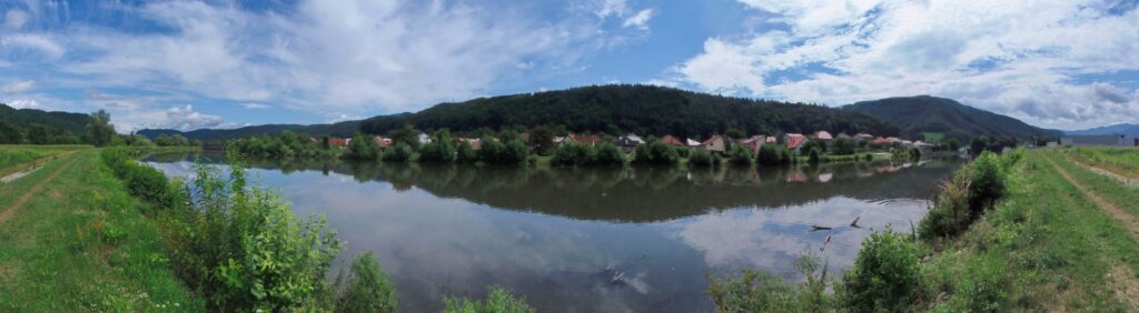 Hron. Šalková. Konopiská. Pohľad na obec. (r.2021/OlympusSP810UZ)