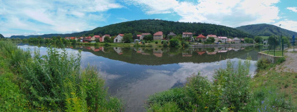 Hron. Šalková. Konopiská. Elektráreň na toku. (r.2021/OlympusSP810UZ)