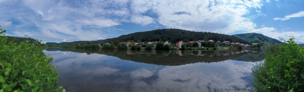 Hron. Šalková. Konopiská. Kľudný tok. (r.2021/OlympusSP810UZ)
