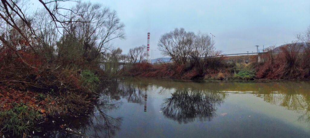 Hron. Sihoť. Zimovisko Brehy. (r.2021/OlympusSP810UZ)