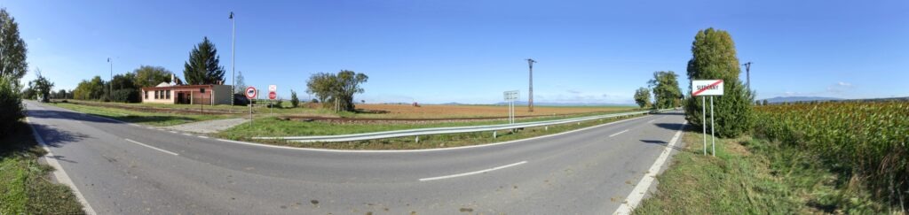 Medzicesty/Šanky. Pri železničnej stanici. (r.2021/Canonsp.)