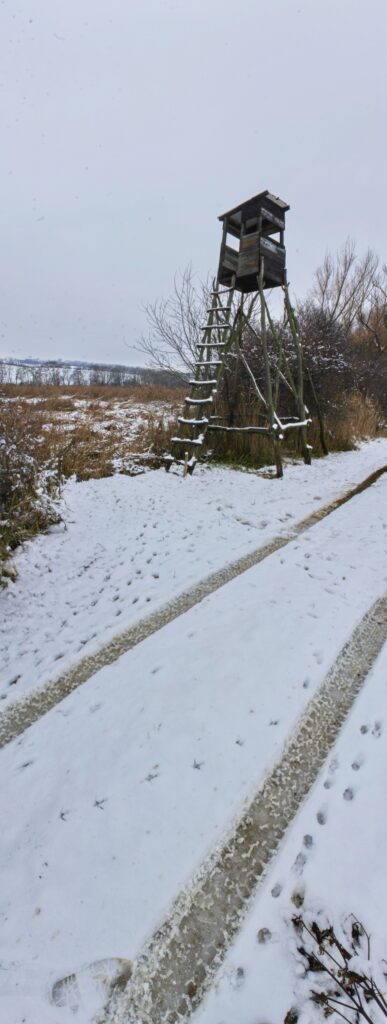 Vŕšky. Posiedka pri priehrade. (r.2021/Canonsp.)