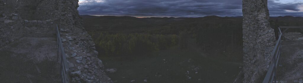 Skalka. Rozhľad z hradu Hrušov. (r.2021/Canonsp.)